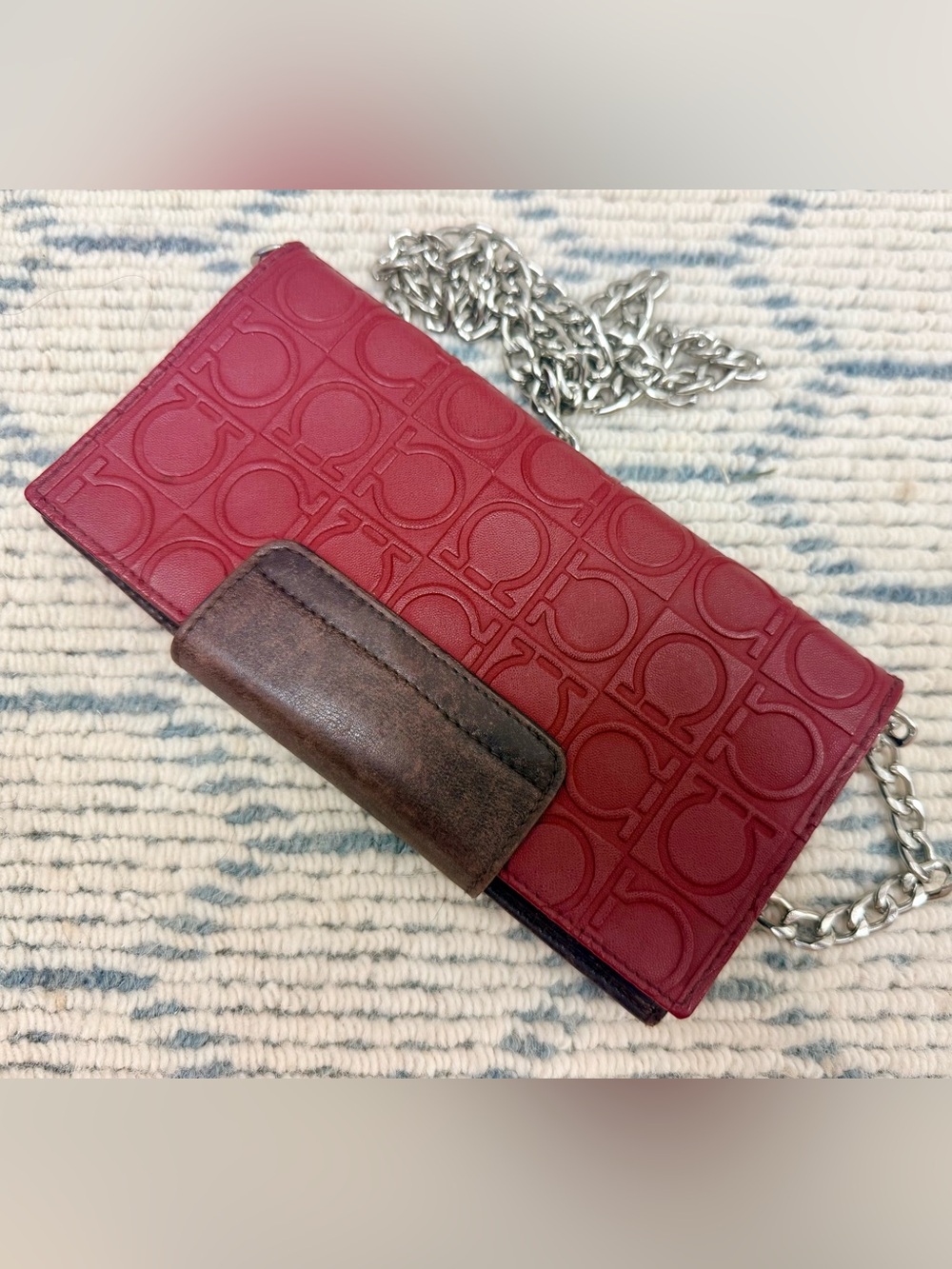 FERRAGAMO Vintage Y2K Red Monogram Embossed Leather 2-Tone Wallet W/ Chain - Picture 10 of 16